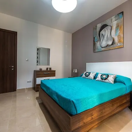 Luxury Close To The Sea דירה *